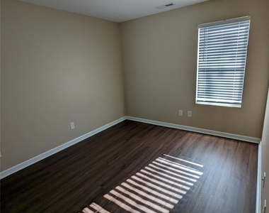 72 Windwood Drive - Photo Thumbnail 7