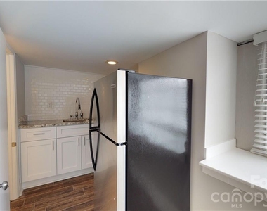 428 Hawthorne Lane - Photo Thumbnail 4