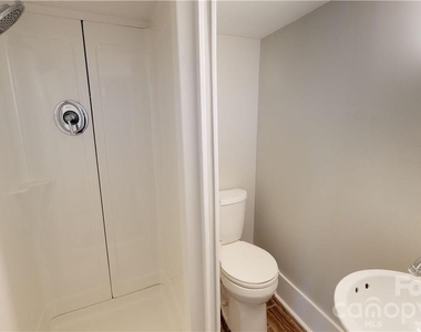 428 Hawthorne Lane - Photo Thumbnail 7