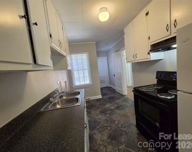 322 W Mccubbins Street - Photo Thumbnail 5