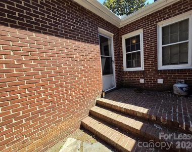 322 W Mccubbins Street - Photo Thumbnail 9