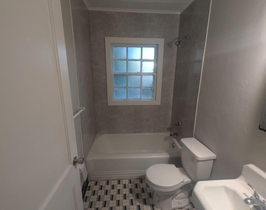 322 W Mccubbins Street - Photo Thumbnail 8