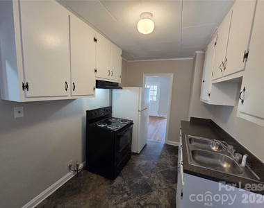 322 W Mccubbins Street - Photo Thumbnail 4