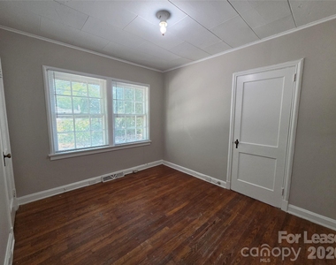 322 W Mccubbins Street - Photo Thumbnail 7