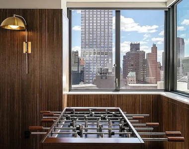 West 37th Street - Photo Thumbnail 7
