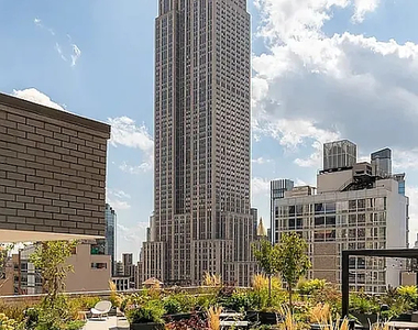West 37th Street - Photo Thumbnail 5