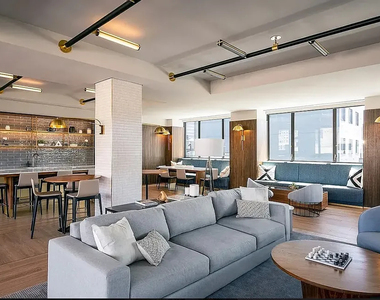 West 37th Street - Photo Thumbnail 6