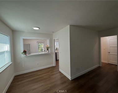 549 N Niagara - Photo Thumbnail 9
