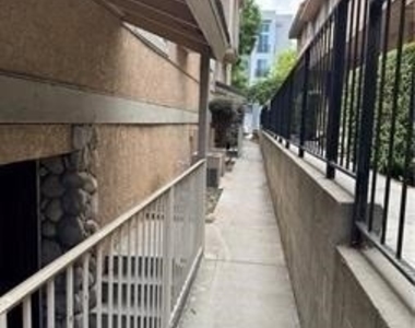 100 S Chapel - Photo Thumbnail 3