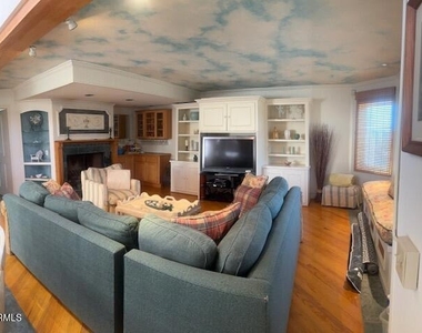 945 Sharon Lane - Photo Thumbnail 10