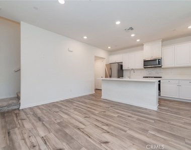 3977 E Huntingron Street - Photo Thumbnail 4