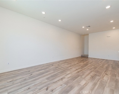 3977 E Huntingron Street - Photo Thumbnail 2
