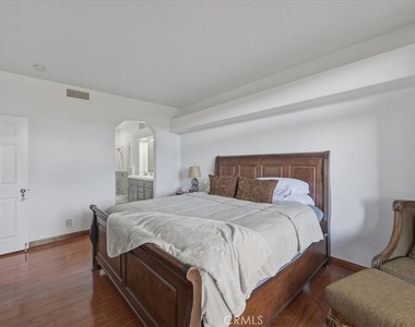 7254 Shoreline Drive - Photo Thumbnail 16