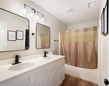 25349 Silverwood - Photo Thumbnail 25