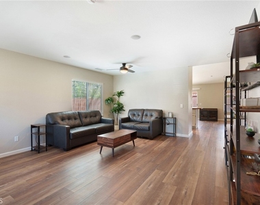 25349 Silverwood - Photo Thumbnail 6