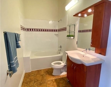 312 W 5th Street - Photo Thumbnail 4