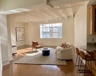 312 W 5th Street - Photo Thumbnail 2