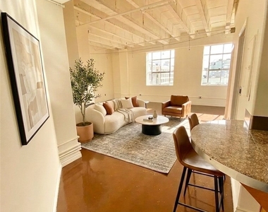 312 W 5th Street - Photo Thumbnail 3