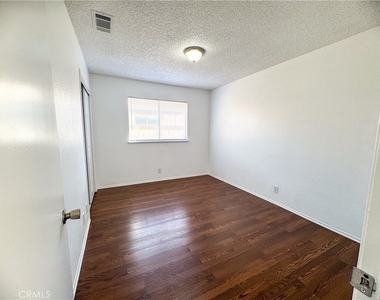 1040 Chagal - Photo Thumbnail 9