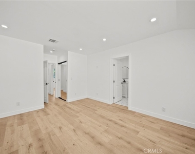 11488 Burbank - Photo Thumbnail 17