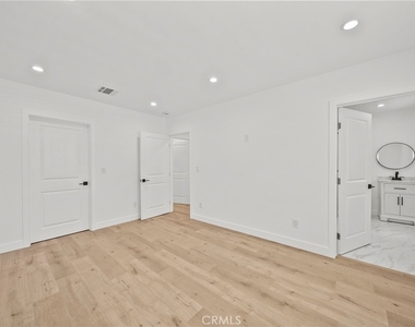 11488 Burbank - Photo Thumbnail 7