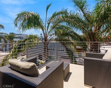 13320 Beach Avenue - Photo Thumbnail 9