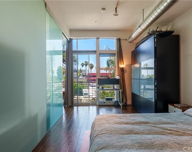 13320 Beach Avenue - Photo Thumbnail 16