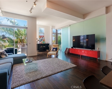 13320 Beach Avenue - Photo Thumbnail 5