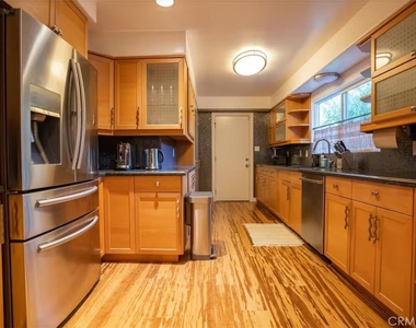 24361 Mulholland Highway - Photo Thumbnail 13