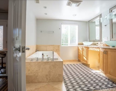 24361 Mulholland Highway - Photo Thumbnail 18