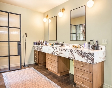 5531 Red Oak - Photo Thumbnail 14