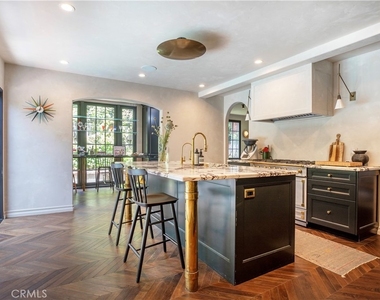 5531 Red Oak - Photo Thumbnail 8