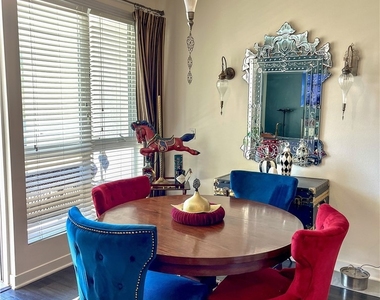 21301 Erwin Street - Photo Thumbnail 15