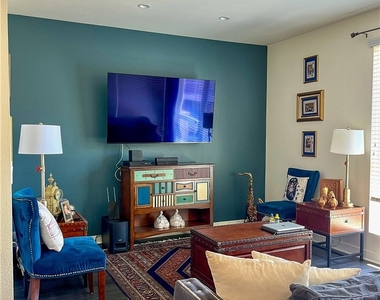 21301 Erwin Street - Photo Thumbnail 13