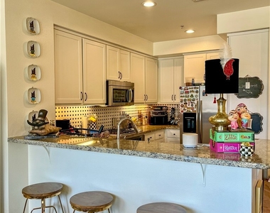 21301 Erwin Street - Photo Thumbnail 11