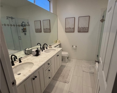 4970 Kester Avenue - Photo Thumbnail 8