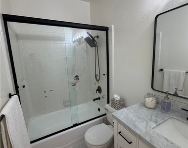 4970 Kester Avenue - Photo Thumbnail 12