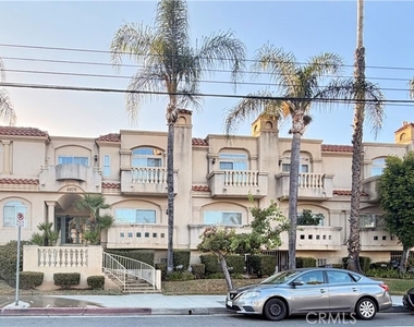 4970 Kester Avenue - Photo Thumbnail 15