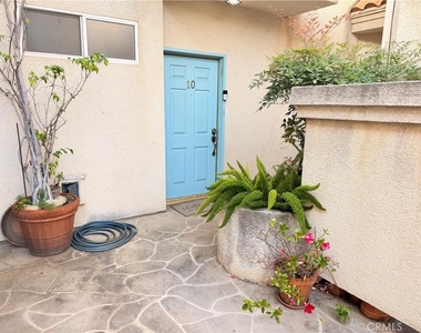 4970 Kester Avenue - Photo Thumbnail 14