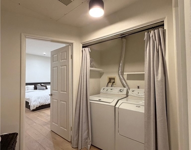 4970 Kester Avenue - Photo Thumbnail 13