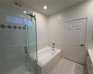 4970 Kester Avenue - Photo Thumbnail 9