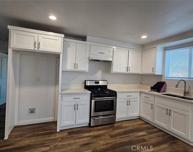 213 W 43rd - Photo Thumbnail 1