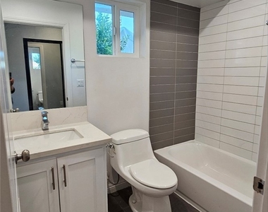 213 W 43rd - Photo Thumbnail 9
