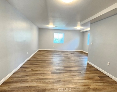 213 W 43rd - Photo Thumbnail 16