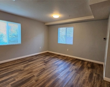 213 W 43rd - Photo Thumbnail 8