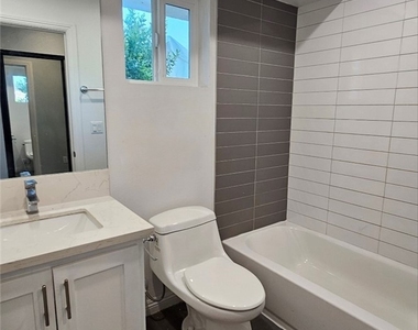 213 W 43rd - Photo Thumbnail 6
