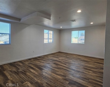 213 W 43rd - Photo Thumbnail 18