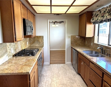 1420 E Lomita - Photo Thumbnail 4
