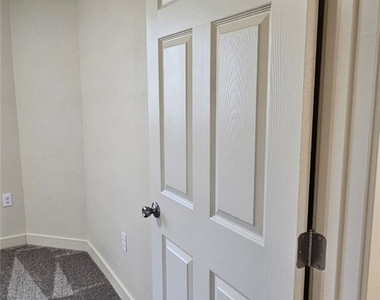 3839 Woodlawn - Photo Thumbnail 9