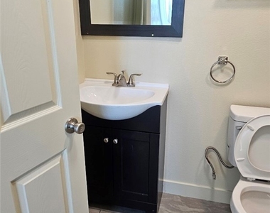 3839 Woodlawn - Photo Thumbnail 16